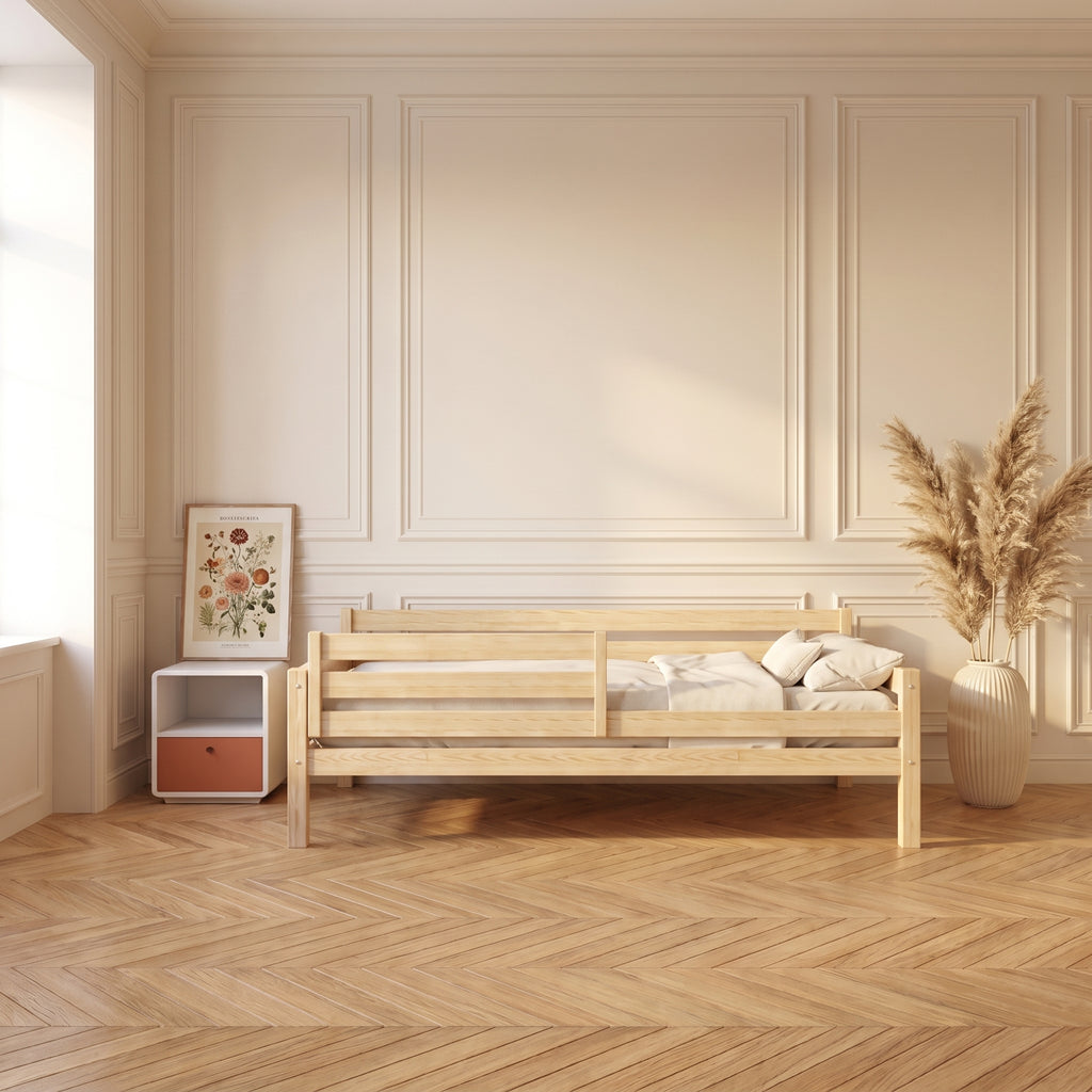 Lit enfant LENI avec barrière amovible en pin massif naturel