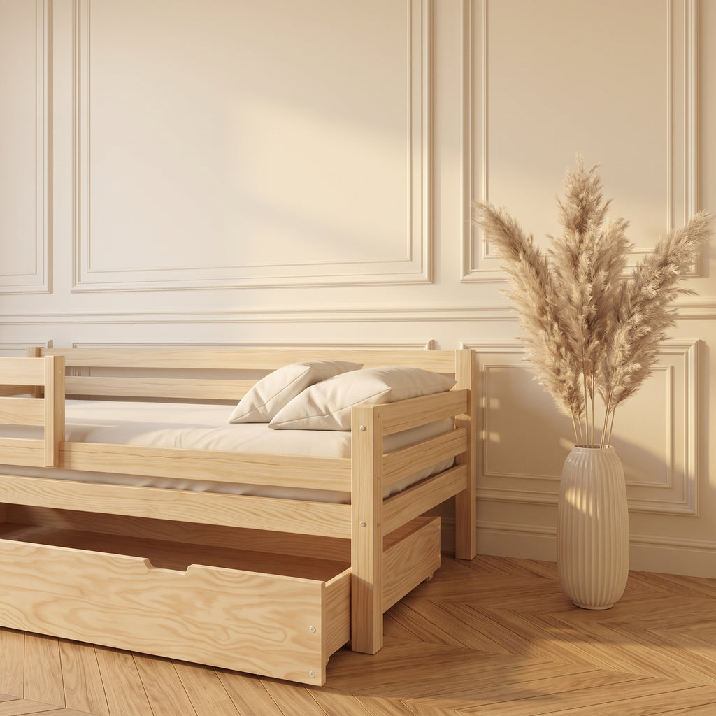 Barrière amovible du lit LENI avec tiroir, détail du bois naturel
