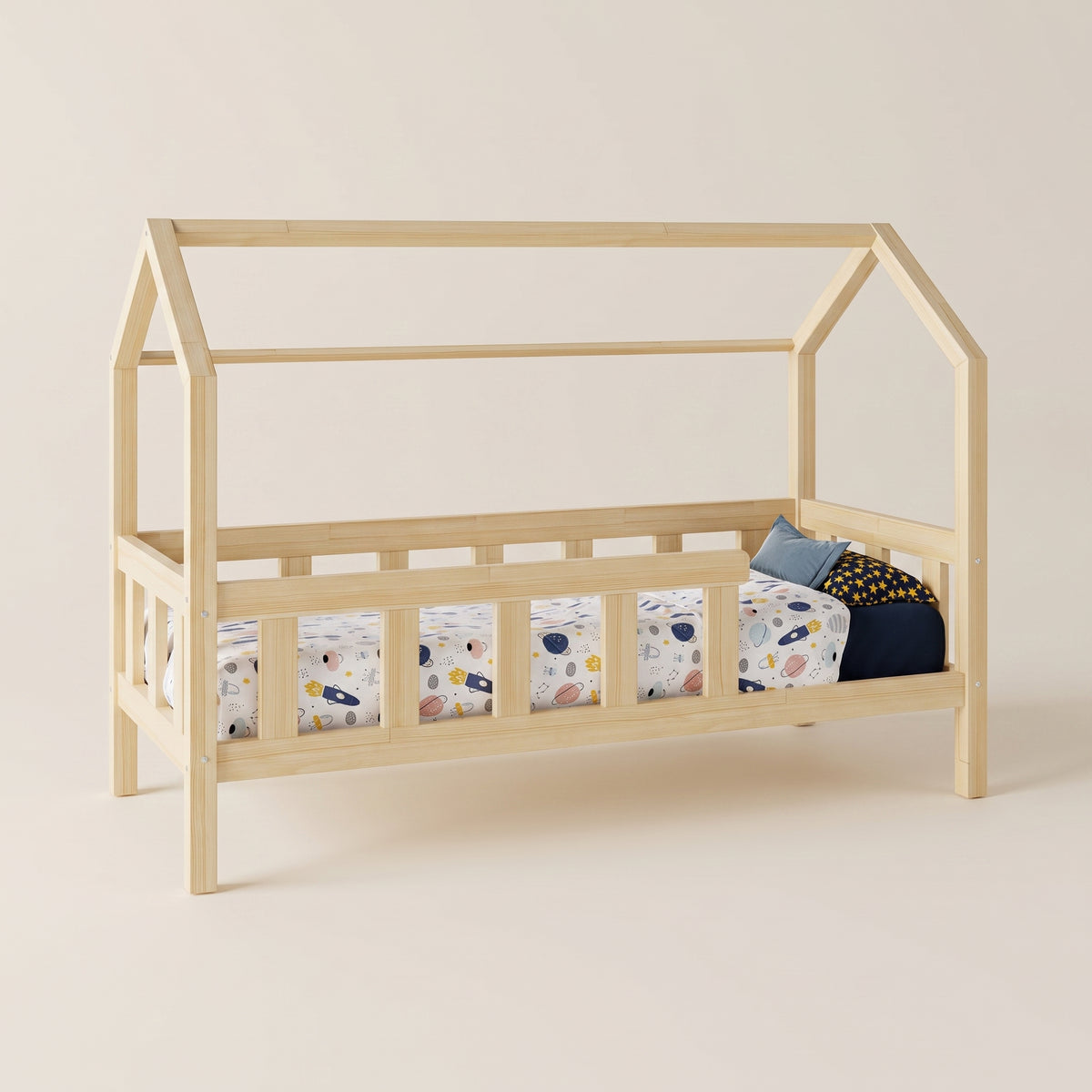Lit cabane enfant LOUKA – Barrière à barreaux et sommier à lattes