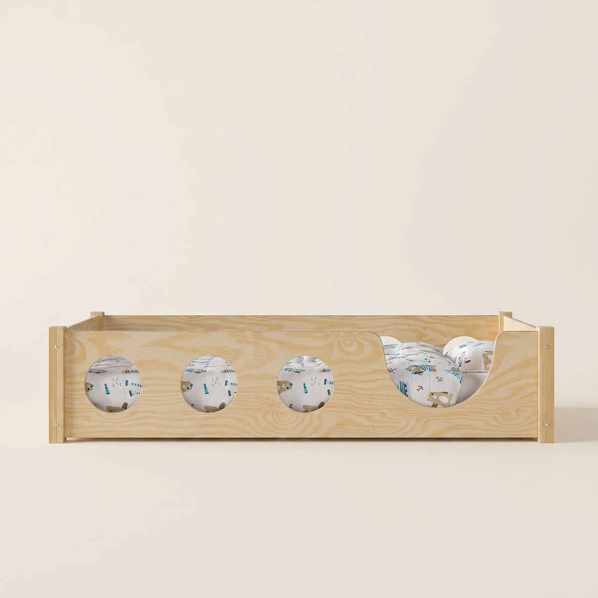 Lit au sol enfant Montessori ALBA – Barrières à hublots, bois massif