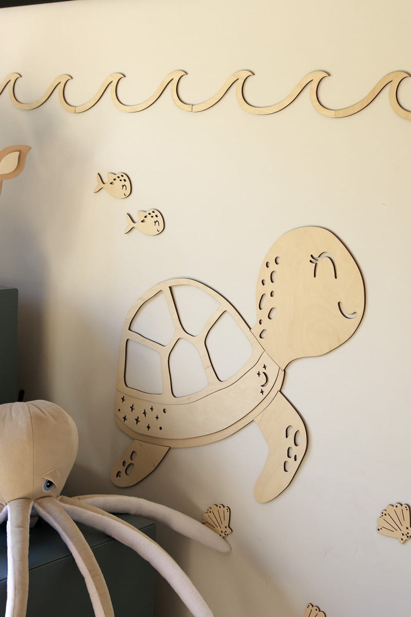 Décoration murale enfant tortue GALET – Bois naturel, 36 x 45 cm