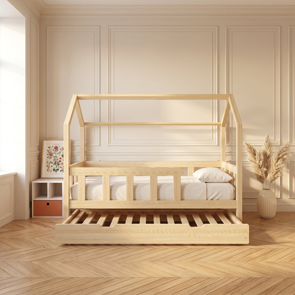 Lit cabane LOUKA avec tiroirs dans une chambre d'enfant