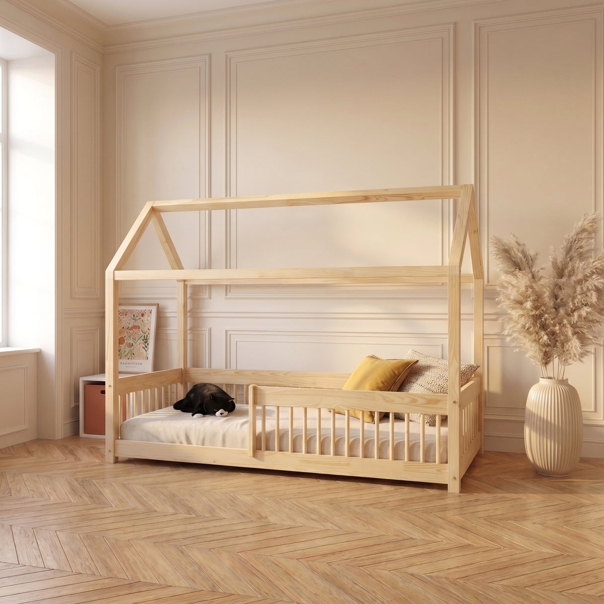 Lit cabane STELLA installé dans un angle de chambre d'enfant