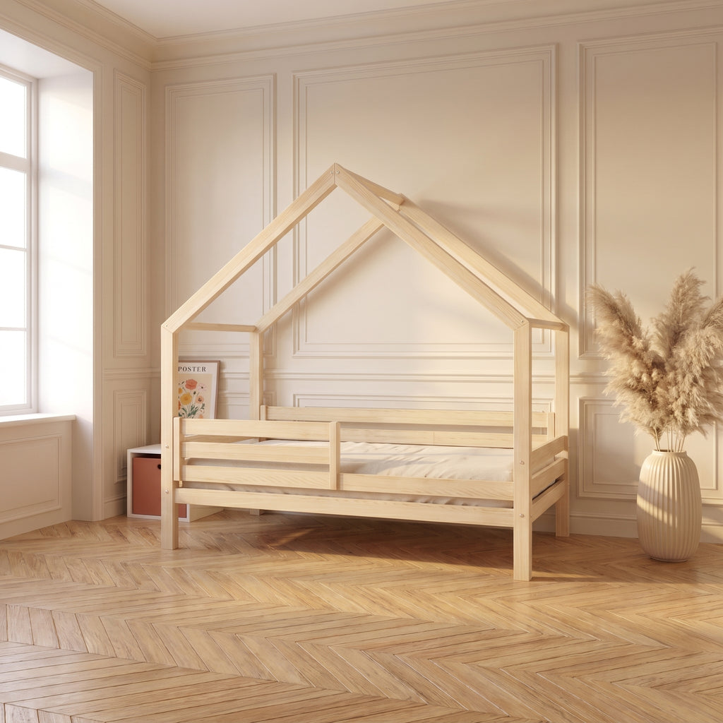 Détail de la barrière du lit cabane ZOE en pin massif naturel non verni
